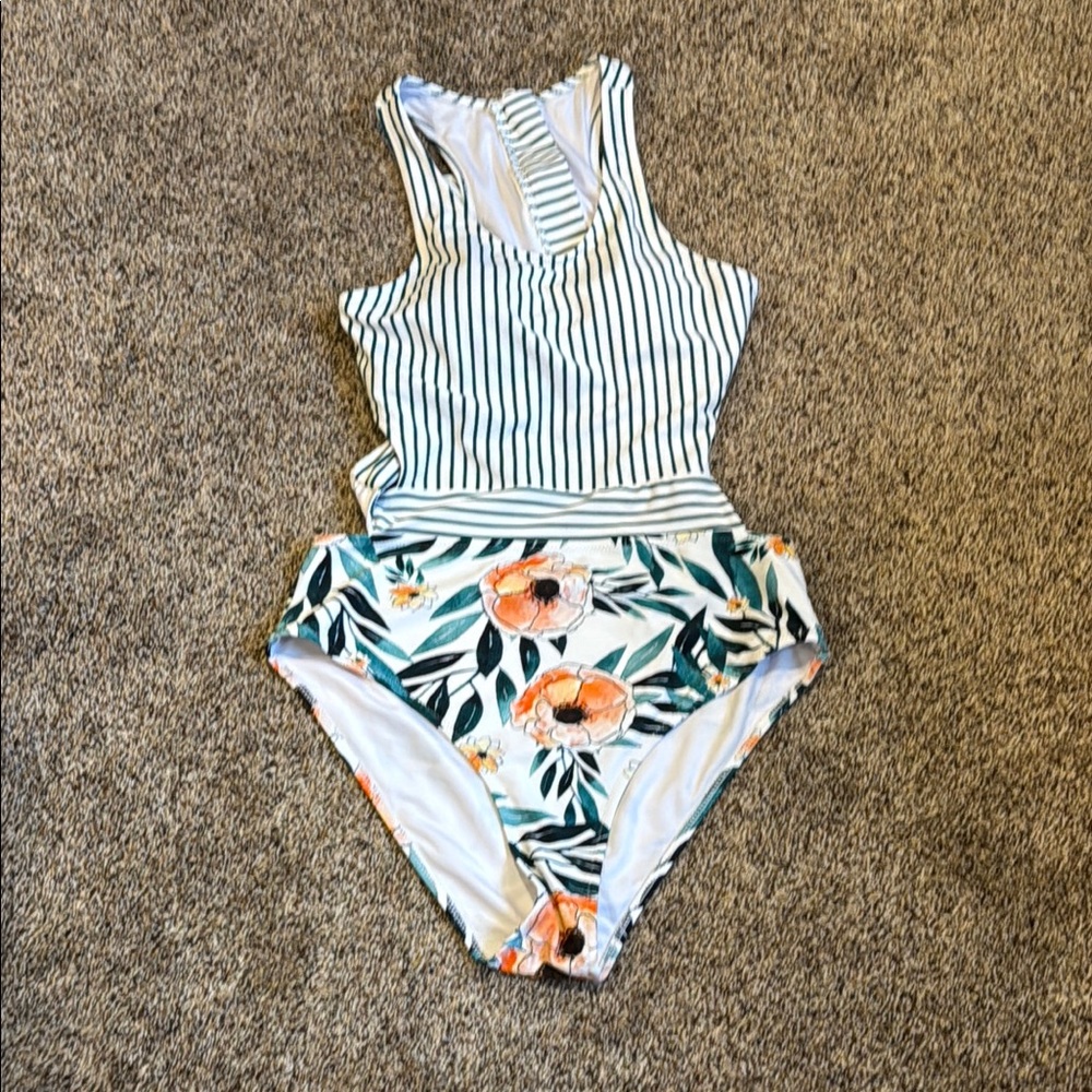 Cupshe Lg Striped and Floral One-Piece Swimsuit